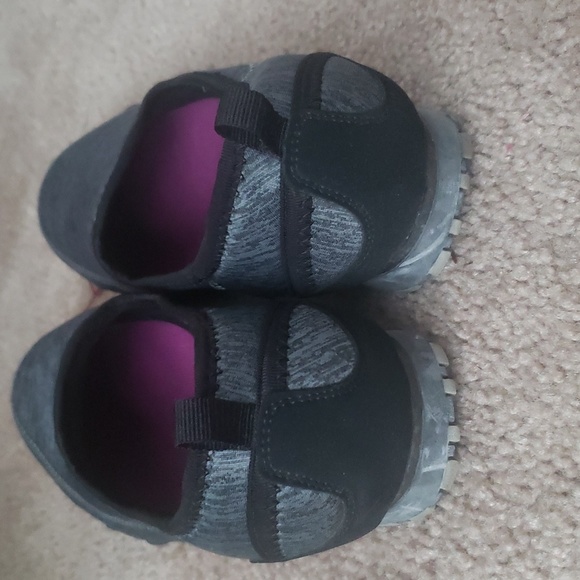 Super cute Comfortview walkers in excellent condition. Women's size 9 - Picture 4 of 6